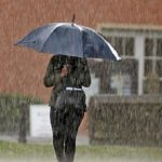 Tips Aman Bepergian Saat Cuaca Tidak Menentu