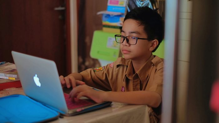 Pendidikan pandemi pembelajaran guru daring gambar yang sektor situasi pelajar permasalahan persaingan ibtimes kreativitas ilustrasi artikula tfi Transformasi Pendidikan di Masa Pasca Pandemi