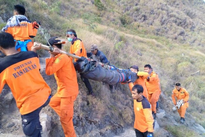 5 Fakta dalam Proses Evakuasi Ribuan Pendaki di Gunung Rinjani Medan Sulit Rinjani Paksa SAR Evakuasi Lewat Jalur Alternatif