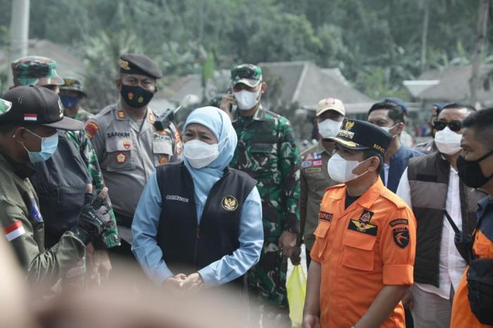 SAR evakuasi jenazah pendaki asing jatuh ke jurang kawah Rinjani ... SAR evakuasi jenazah pendaki asing jatuh ke jurang kawah Rinjani ...
