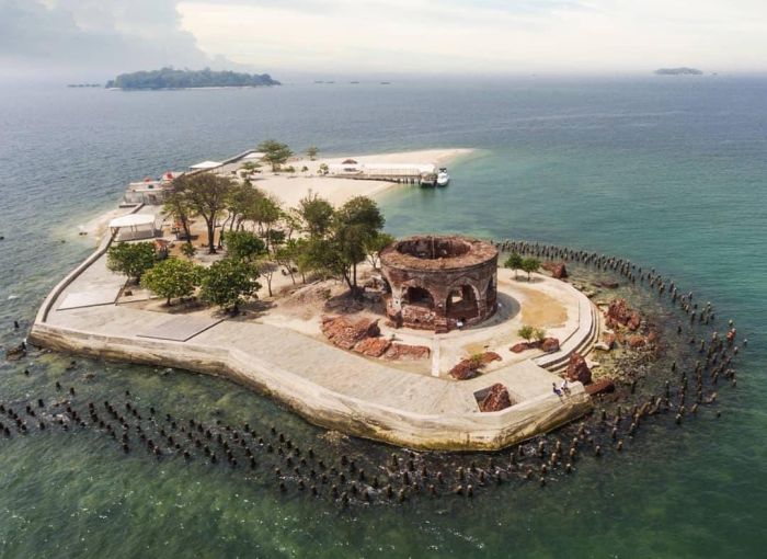 Dihuni 5.000 Jiwa! Pulau Kecil Seluas 8,5 ha di NTB Ini Jadi Pulau ... Travel ke Pulau-Pulau Kecil yang Belum Banyak Diketahui