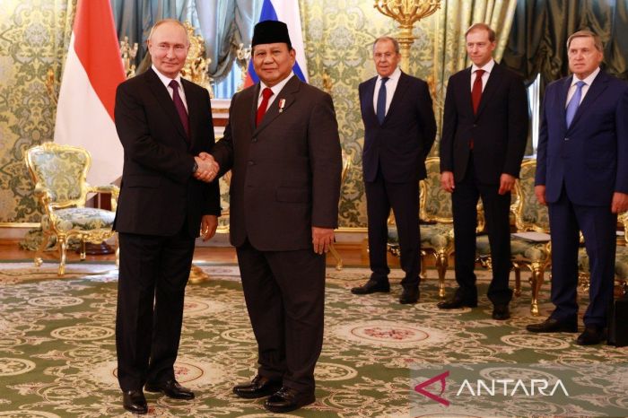 Prabowo bertemu Putin, komitmen Indonesia untuk perkuat hubungan ... Prabowo bertemu Putin, komitmen Indonesia untuk perkuat hubungan ...