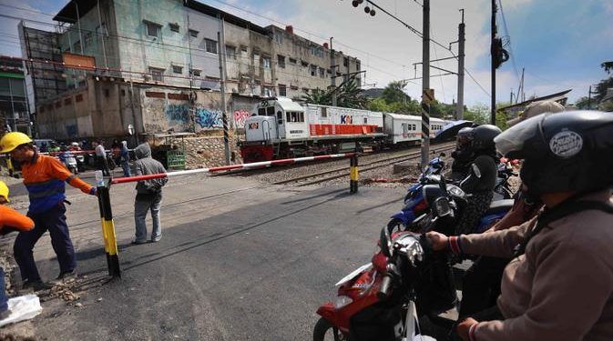 Usai Kecelakaan Kereta, Perlintasan Ampera Dipasang Palang Pintu