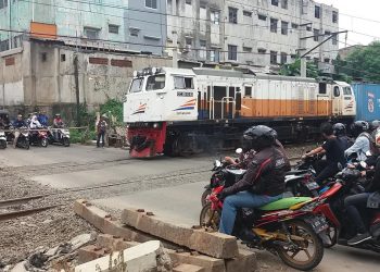 Pemkot Bekasi Awasi Perlintasan Kereta Tak Resmi dan Lakukan Pembenahan