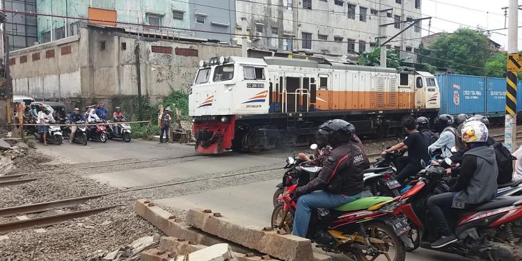 Pemkot Bekasi Awasi Perlintasan Kereta Tak Resmi dan Lakukan Pembenahan