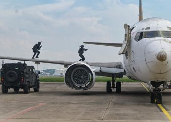 Kopaska Latihan Simulasi Antiteror dengan Suasana Tegang