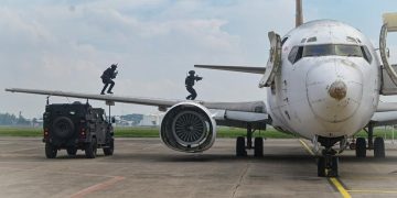 Kopaska Latihan Simulasi Antiteror dengan Suasana Tegang