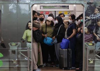 Tidak Ada Gerbong Khusus Laki-laki, Semua Campur dalam Satu Gerbong