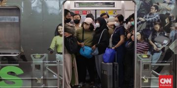 Tidak Ada Gerbong Khusus Laki-laki, Semua Campur dalam Satu Gerbong