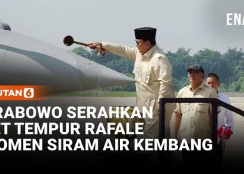 Prabowo Serahkan Jet Tempur dan Pesawat Falcon ke TNI dengan Prosesi Siram Air Kembang