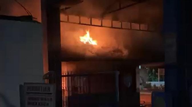 Kebakaran di Kantin Daan Mogot, Delapan Mobil Pemadam Dikerahkan