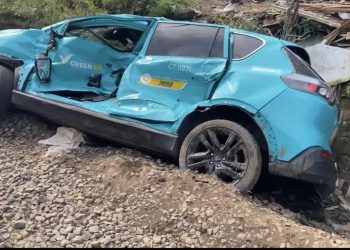 Uji Dugaan Medan Listrik Penyebab Taksi Hijau Mogok di Rel