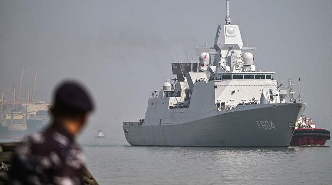 Misi Diplomatik Kapal Perang Belanda De Ruyter Berkunjung ke Surabaya
