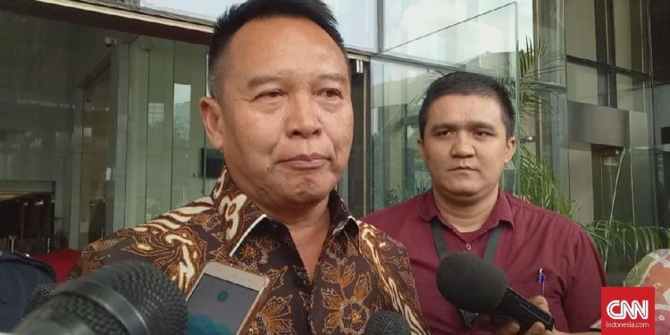 Kritik TB Hasanuddin Terhadap TNI yang Bubarkan Nobar Film Pesta Babi