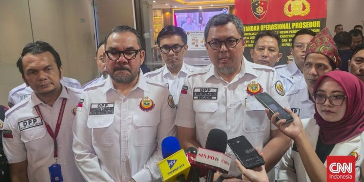 Abu Janda Dilaporkan Ormas Minangkabau Karena Ujaran SARA