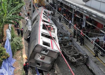 Polisi Selidiki Kecelakaan Taksi Tertabrak KRL, KNKT Terlibat dalam Penyelidikan