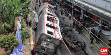 Polisi Selidiki Kecelakaan Taksi Tertabrak KRL, KNKT Terlibat dalam Penyelidikan