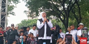 May Day Surabaya, Massa Buat 14 Kesepakatan Bersama Gubernur Jatim