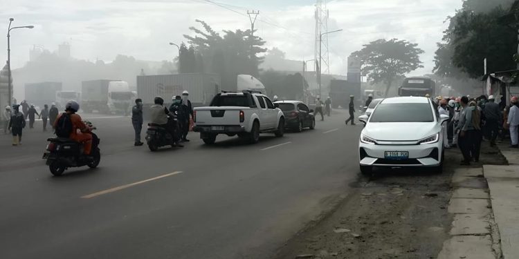 Pabrik Kimia Meledak di Cilegon, Kabut Tebal Menghampiri Permukiman Warga
