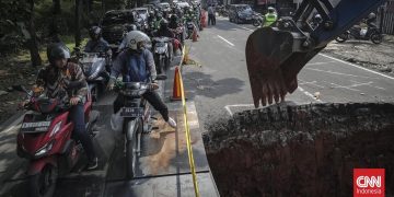 Kurangi Macet di Jalan Raya Lenteng Agung yang Amblas