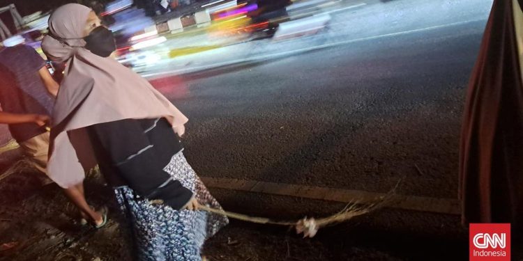 Penyapu Koin Jembatan Kali Sewo Indramayu Tewas Tertabrak Kontainer