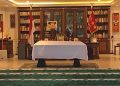 Jenazah Tiba di Rumah Duka dengan Peti Dibalut Merah Putih
