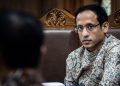 Nadiem Ikuti Sidang Sementara Alat Infus Masih Terpasang di Tangan