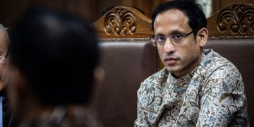 Nadiem Ikuti Sidang Sementara Alat Infus Masih Terpasang di Tangan