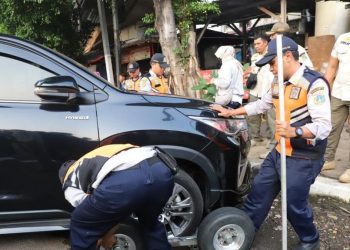 Razia Parkir Liar di Senopati, Mobil Ditindak Hingga Pentil Dicaput