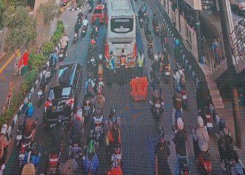 Bus Terhenti di Halte Cawang Cikoko, Mengakibatkan Kemacetan Lalu Lintas