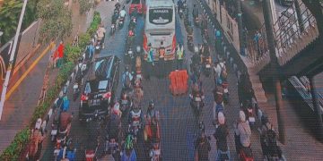 Bus Terhenti di Halte Cawang Cikoko, Mengakibatkan Kemacetan Lalu Lintas