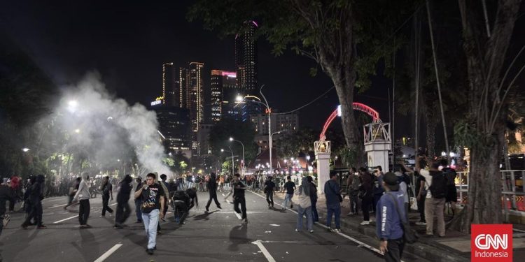 Aliansi Guru Besar Kecam Dugaan Represif Terhadap Massa Aksi di Surabaya