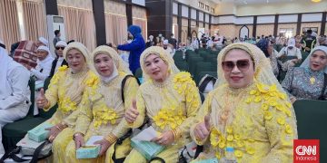 Tampilan Busana Bling-bling Jemaah Haji dari Gowa