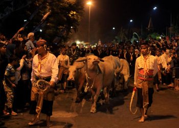 Dua Raja Klaim Gelar dalam Kirab 1 Suro, Walikota Solo Diminta Ambil Tindakan