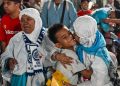 Tangis Haru Menyambut Jemaah Haji yang Kembali ke Tanah Air