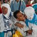 Tangis Haru Menyambut Jemaah Haji yang Kembali ke Tanah Air