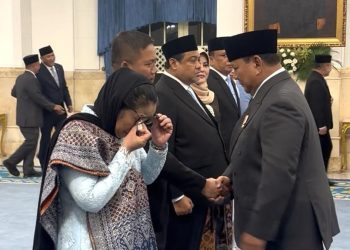 Deyang Menangis Setelah Dilantik Prabowo Sebagai Kepala BGN di Istana