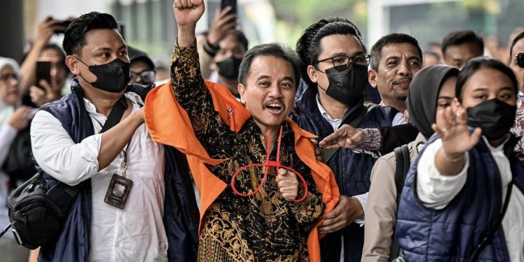 Kata-kata Roy Suryo Setelah Dibebaskan dari Kejari Jakarta Selatan