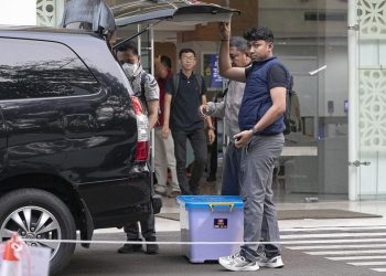 Tim Kejagung Bawa Kontainer Usai Geledah Kantor BGN