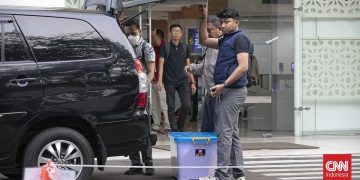 Tim Kejagung Bawa Kontainer Usai Geledah Kantor BGN