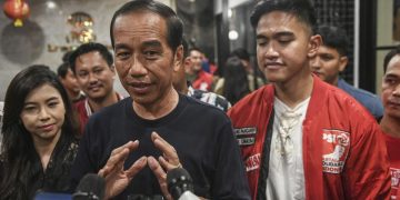 Kunjungi Lampung, Jokowi Kenakan Kemeja dan Topi Logo PSI