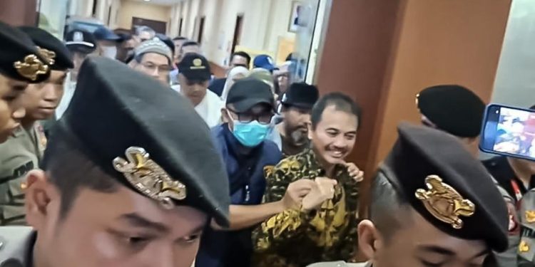 Kejari Terima 714 Barang Bukti Kasus Ijazah Jokowi oleh Roy Suryo dan Tifa