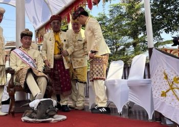 Ritual Tanah Gajah Lampung, Jokowi Langkahi Kepala Kerbau di Karpet Merah