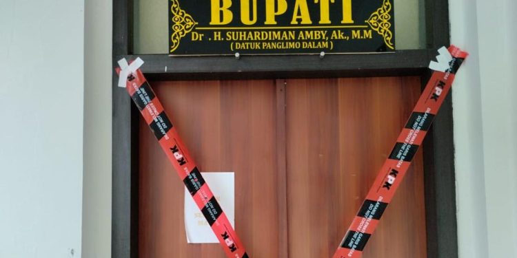 Mobil dan Transaksi Keuangan Diamankan KPK dalam OTT di Kuansing