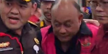 Dadan Tersangka Korupsi Pakai Rompi Tahanan dan Diborgol