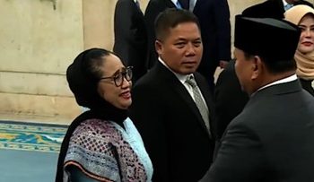 Tangis Haru Nanik saat Dilantik Menjadi Kepala BGN