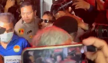 Roy Suryo dan dr Tifa Dibawa ke Rumah Sakit Polri