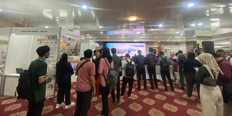 Cerita Seorang Ayah Menemani Putranya Menemukan Pekerjaan