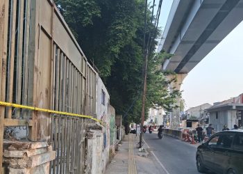 Situasi Terbaru Bentrokan Warga di Menteng Motor Terbakar Masih Tersisa
