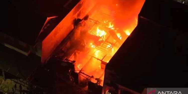 Kebakaran di Pulogadung Menewaskan 1 Penghuni Rumah